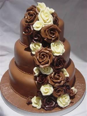 cokoladne-svadbene-torte-ukrasene-cvijecem